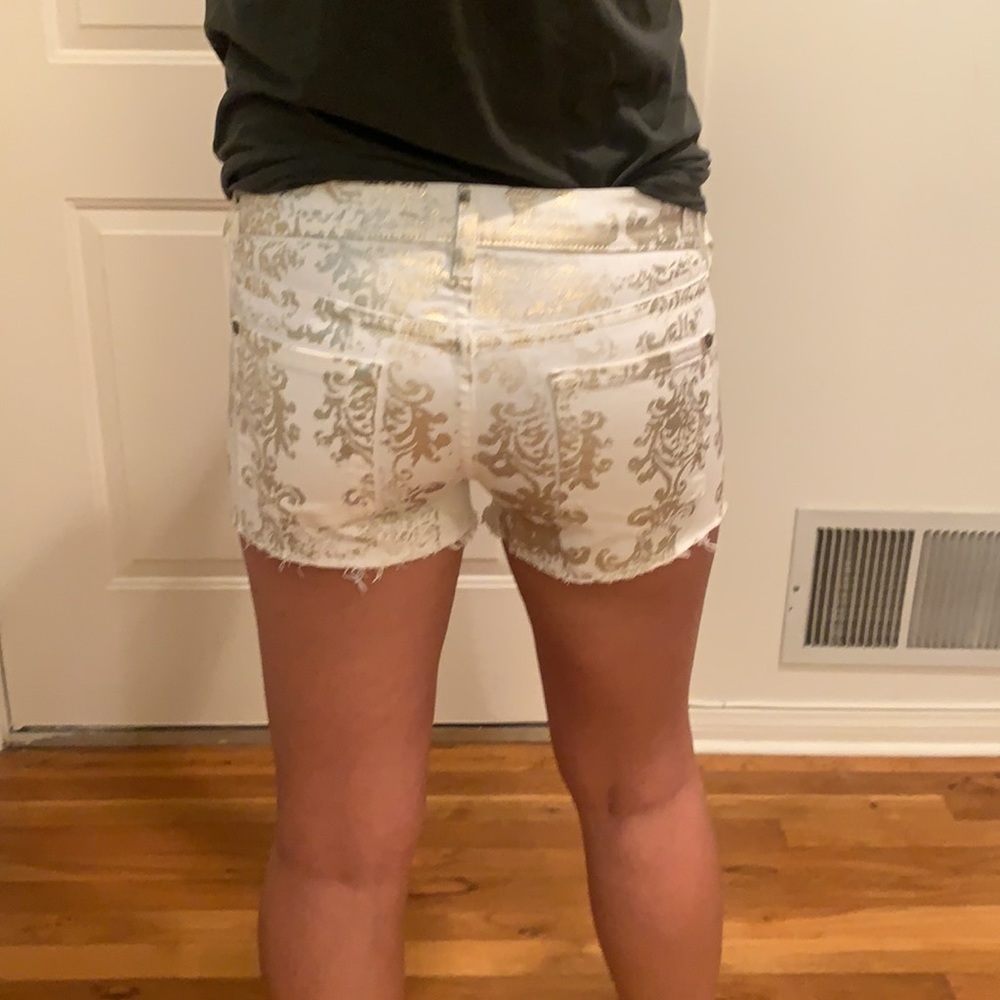 Seven for All Mankind White Gold Foil ShortS 25 - Picture 3 of 6